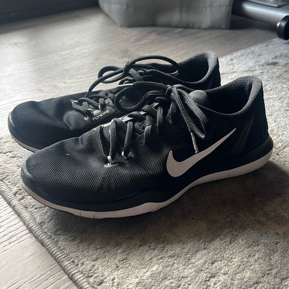 Black NIKE Flywire Women’s Sneakers